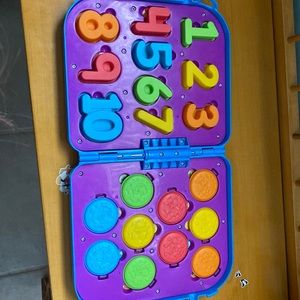 Cookie Monster numbers and colors puzzle